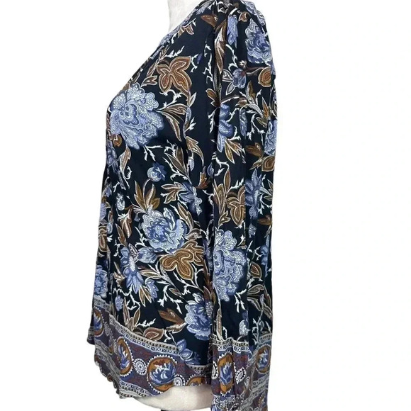 Lucky Brand top-black background with blue and brown floral print size Medium - Picture 5 of 10